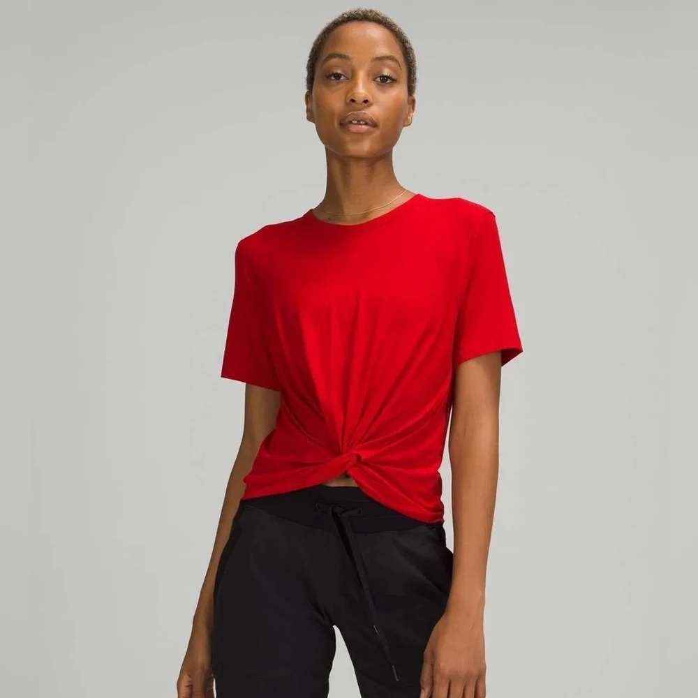 Lululemon Crescent Short Sleeve Twist Front Tee T-Shirt Red Size 4